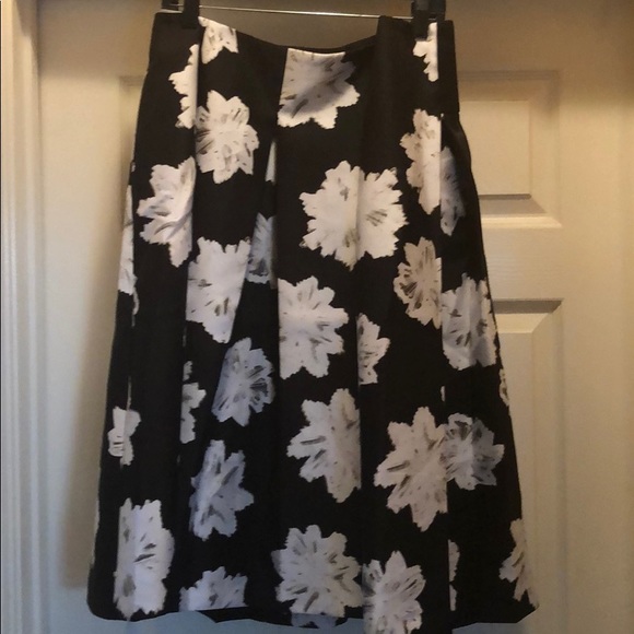 Black and White flower high waist skirt - Picture 2 of 4